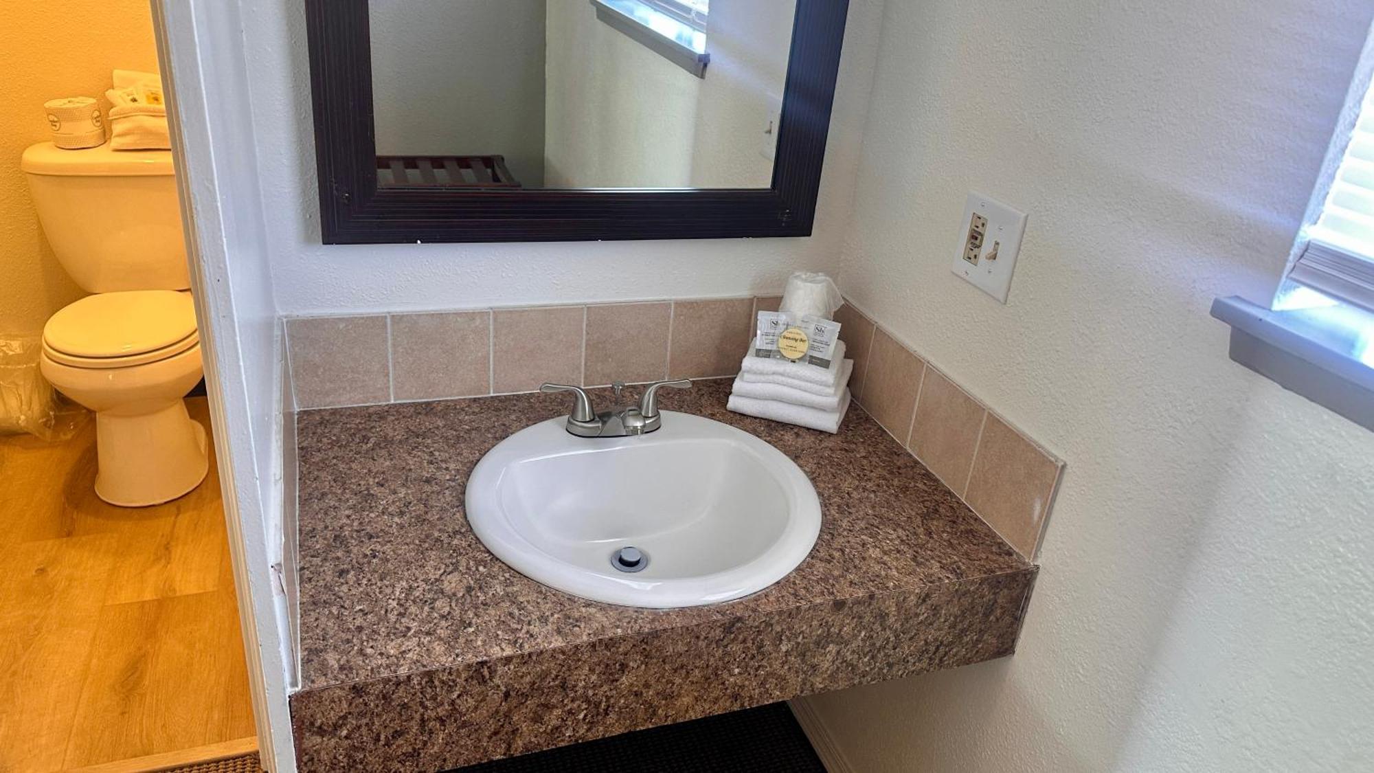 Lakeshore Inn Water Front Moses Lake Extérieur photo
